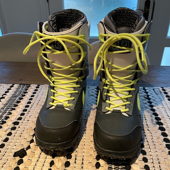 Nike DK ZOOM snowboard boots size 9 black grey white volt - Picture 8 of 8